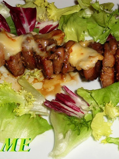 Una foto de Brochetas de solomillo de cerdo y queso brie