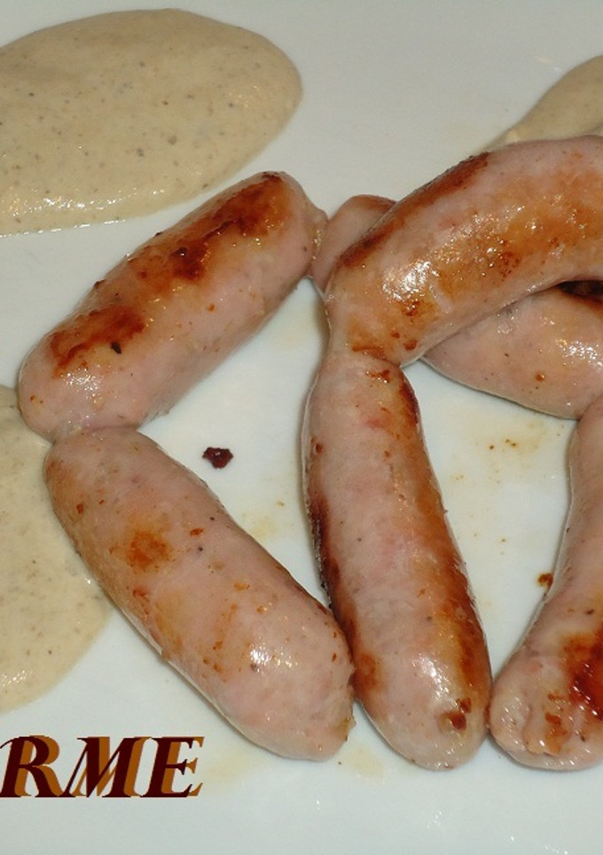 Una foto de Salchichas mini de cerdo con salsa de champiñones