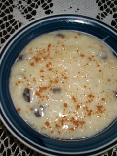 Una foto de Arroz con leche con pasas y canela