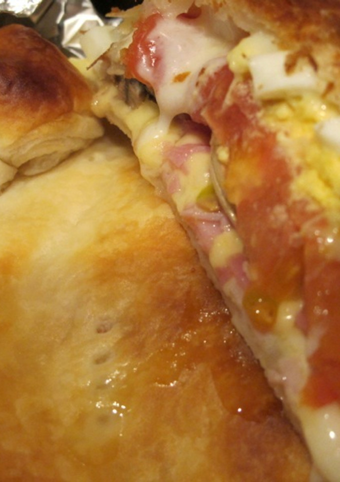 Una foto de Tarta de jamón y queso con tomate