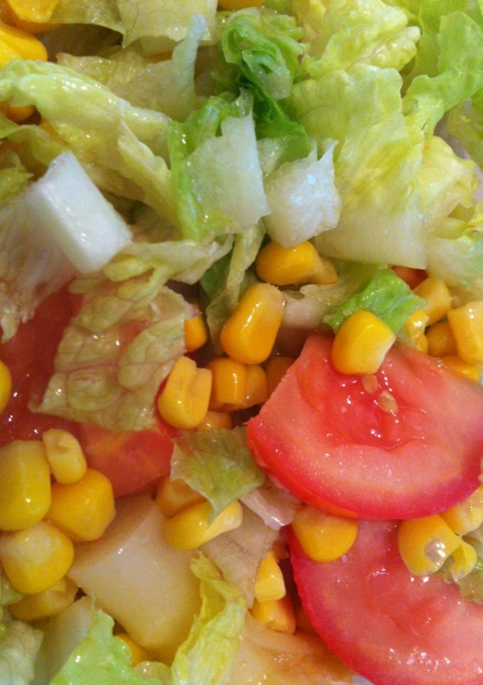 Una foto de Ensalada de espárragos y maíz