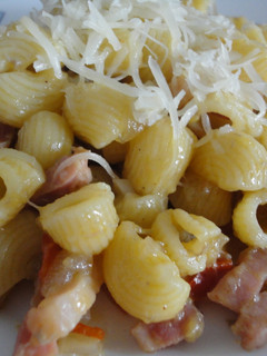 Una foto de Macarrones con salsa de plátano