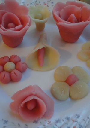 Una foto de Flores de mazapán