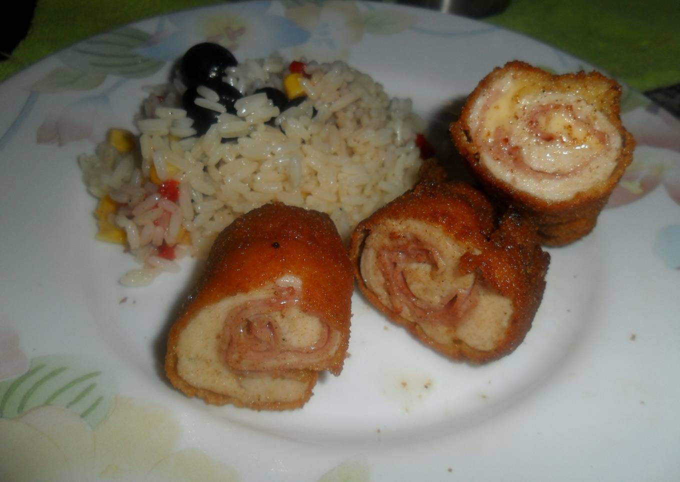 Rollitos rebozados de pollo, jamón y queso<br />