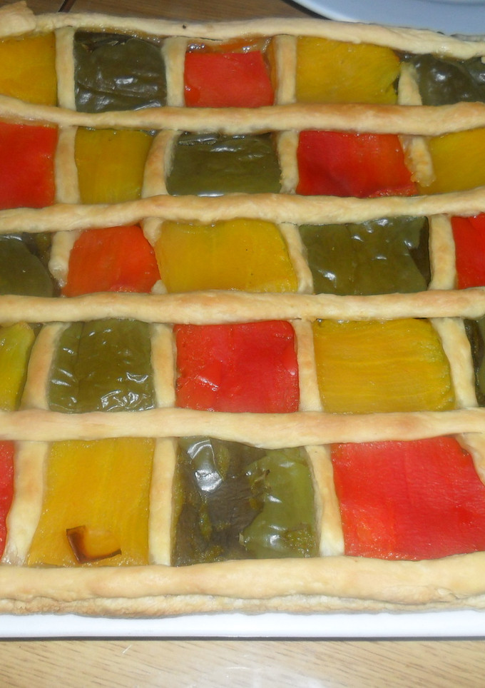 Foto principal de Tarta cuadriculada de cebolla y pimientos