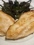 Pechugas con pimientos del padrón