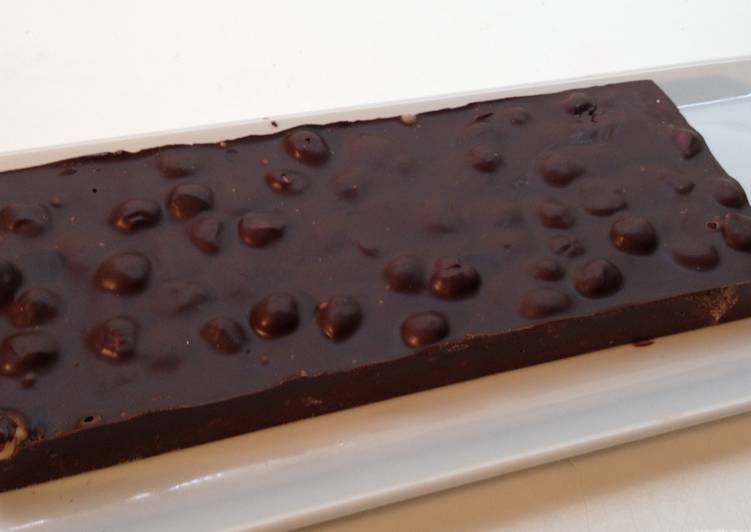 Turrón de chocolate con avellanas