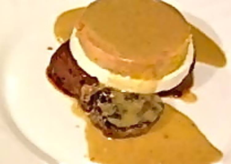 Solomillo con queso de cabra y micuit de pato con salsa Pedro Ximenez