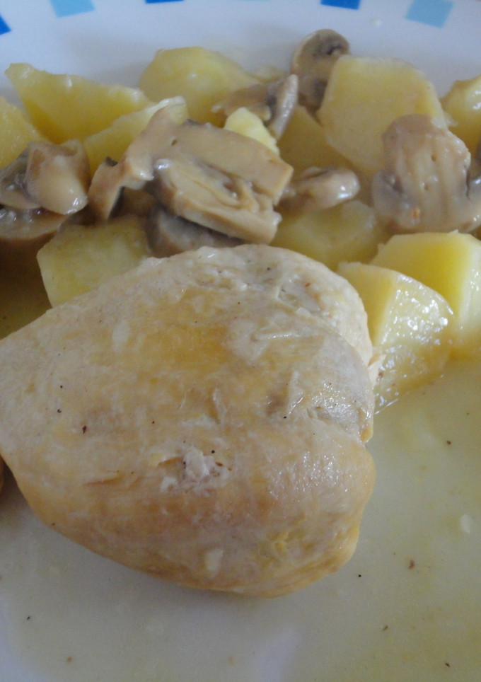 Una foto de Pechugas de pollo en salsa de vino y cebolla