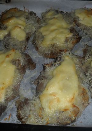 Una foto de Chuletas de cerdo rebozadas con queso
