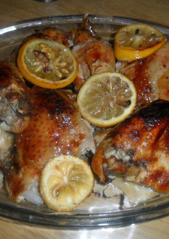 Una foto de Pollo asado con zumo de limón