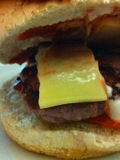 Una foto de Hamburguesas caseras con queso