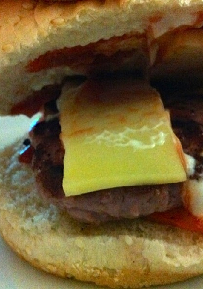 Una foto de Hamburguesas caseras con queso