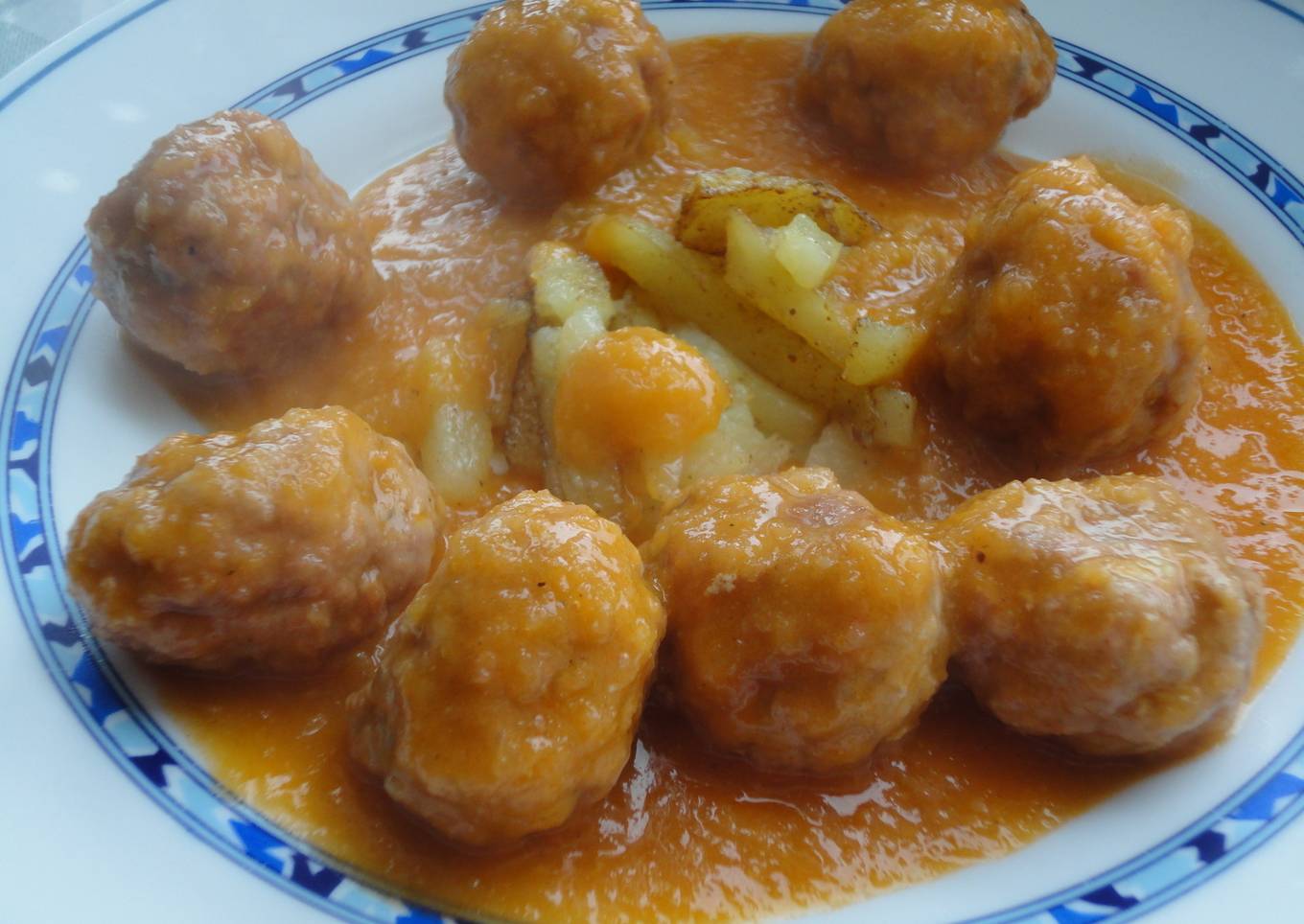 Albóndigas en salsa de cebolla<br />