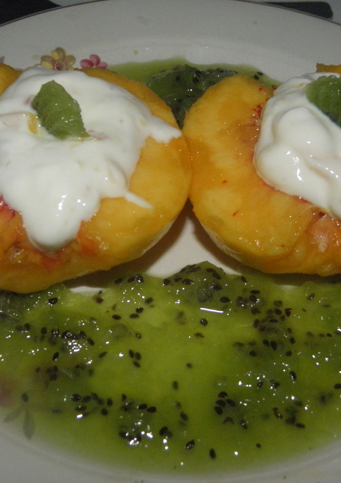 Una foto de Postre de duraznos y kiwi light para la dieta / Apto diabéticos