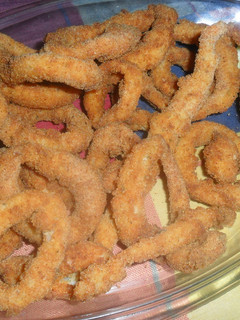Una foto de Calamares rebozados en pan rallado