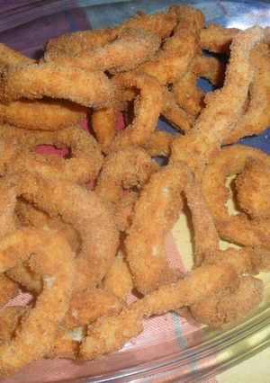Una foto de Calamares rebozados en pan rallado