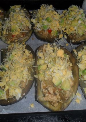 Una foto de Berenjenas gratinadas rellenas de pollo