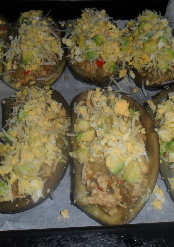 Una foto de Berenjenas gratinadas rellenas de pollo