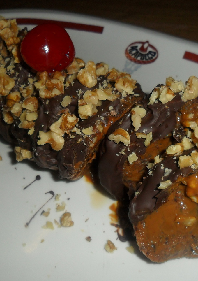 Una foto de Brazo de galletas con dulce de leche y nueces