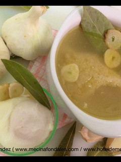Una foto de Sopa de ajo tostado