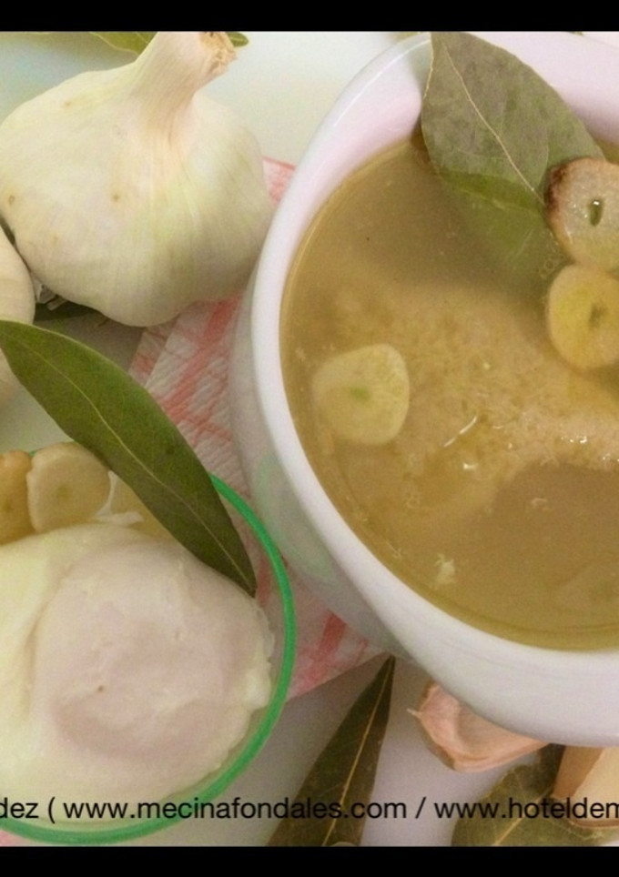 Una foto de Sopa de ajo tostado