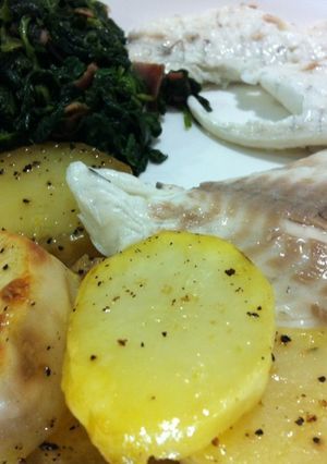 Una foto de Dorada a la sal con patatas