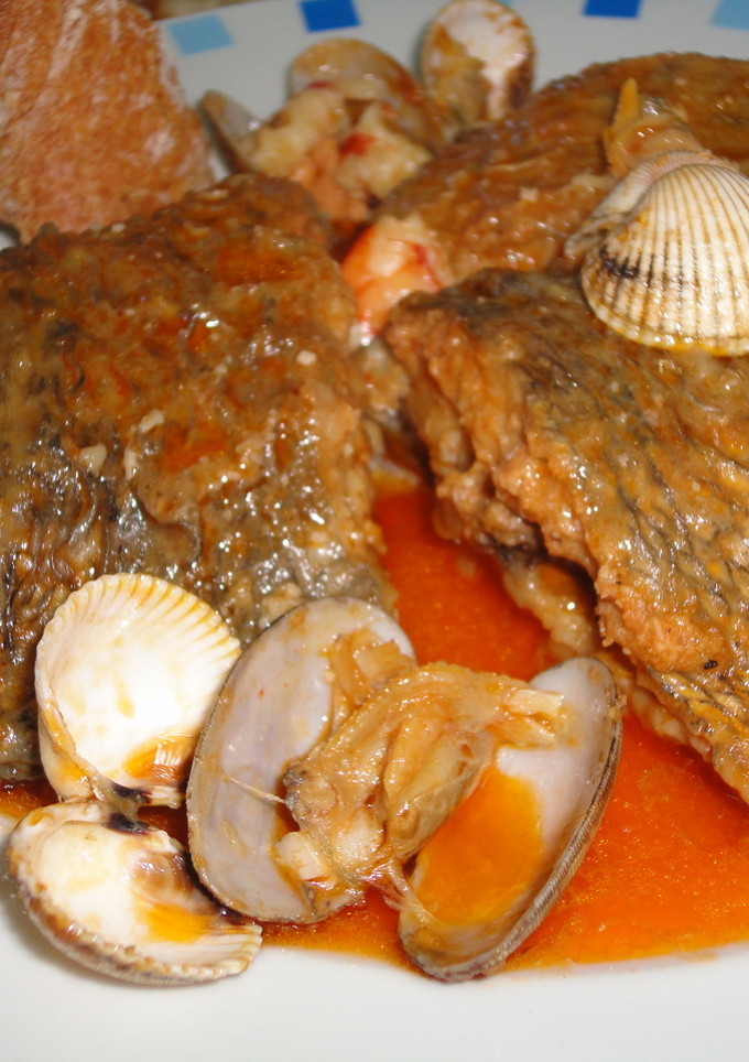 Una foto de Sargos con salsa de langostinos