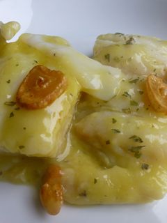 Una foto de Bacalao con ajetes al pil pil