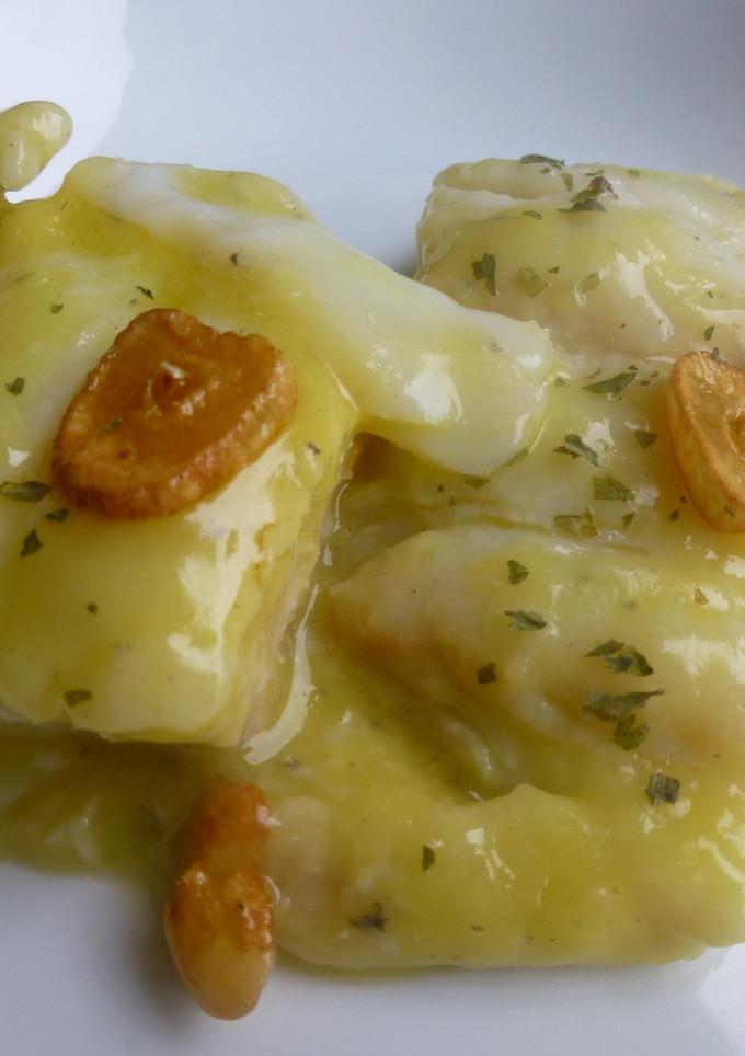 Una foto de Bacalao con ajetes al pil pil