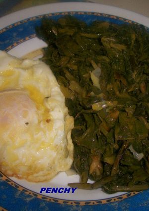Una foto de Espinacas fritas con ajos tiernos