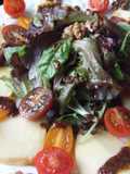 Ensalada de queso ahumado con vinagreta