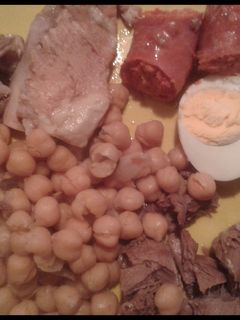 Una foto de Garbanzos fritos con acompañamiento