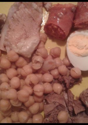 Una foto de Garbanzos fritos con acompañamiento