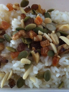 Una foto de Ensalada de arroz y frutos secos