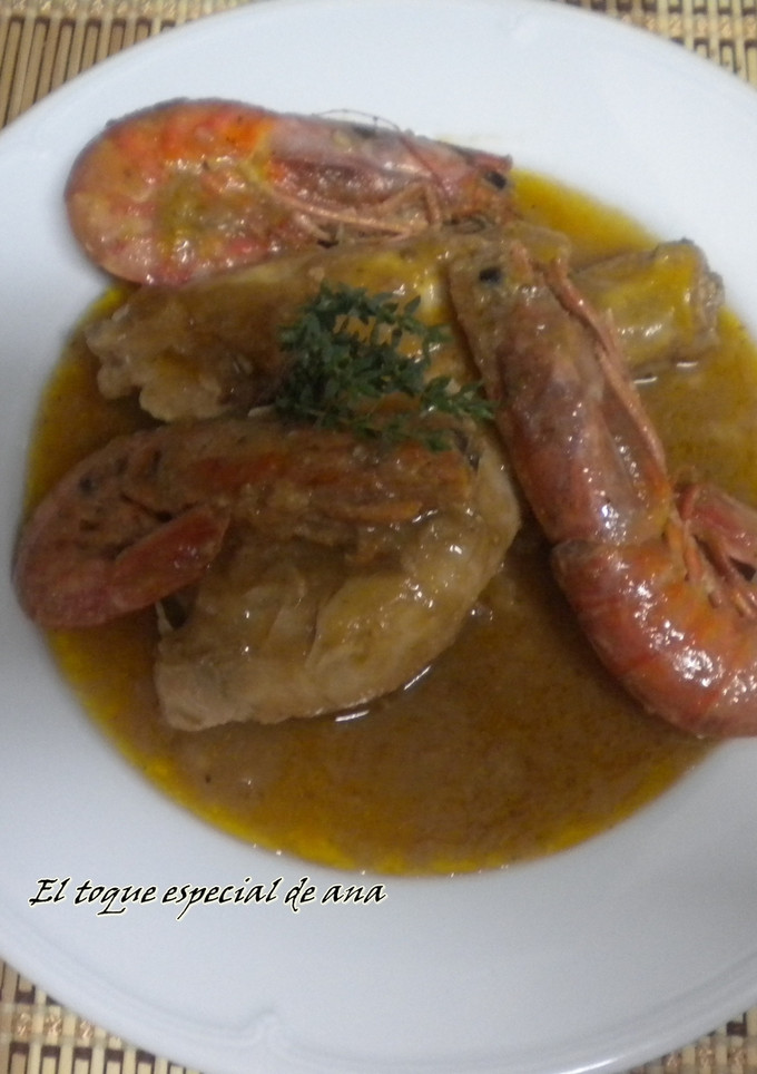 Una foto de Mar y montaña de pollo