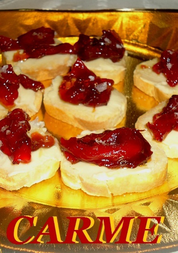 Una foto de Canapés de pimiento caramelizado