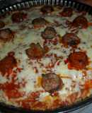 Pizza de arroz con chorizos y huevos