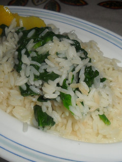 Una foto de Arroz al limón con espinacas