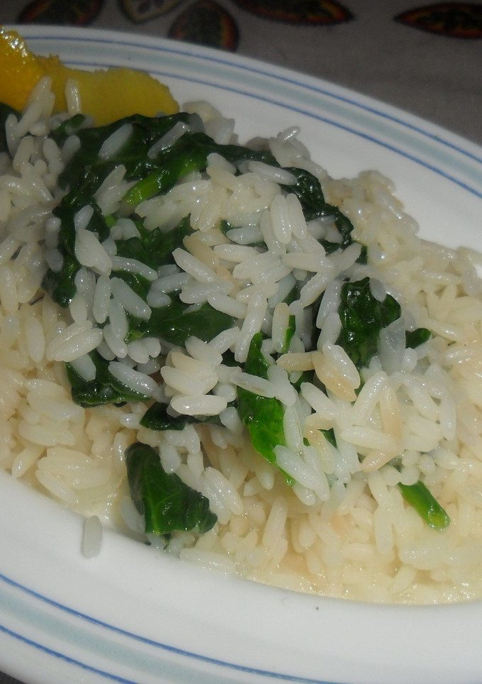 Una foto de Arroz al limón con espinacas