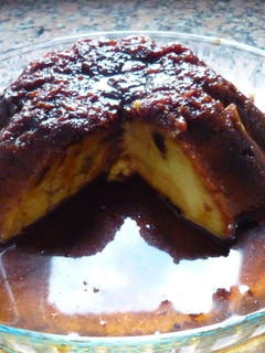 Una foto de Budín de pan con chips de chocolate en microondas