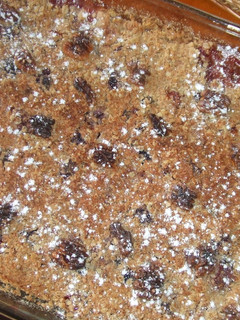 Una foto de Crumble de manzanas y frutos del bosque al aroma de lima y jengibre