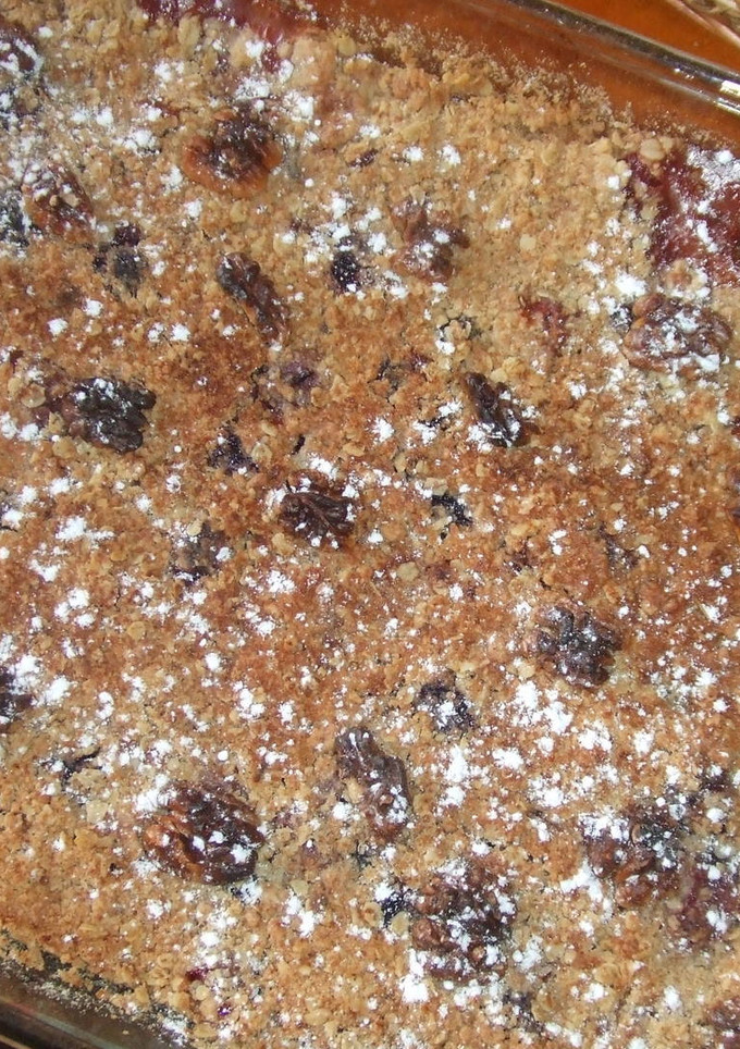 Una foto de Crumble de manzanas y frutos del bosque al aroma de lima y jengibre