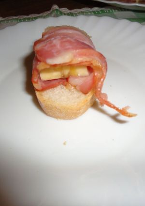 Una foto de Pintxo de bacon y plátano