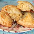 Empanadas de pollo y queso al horno