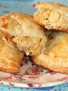 Foto principal de Empanadas de pollo y queso al horno