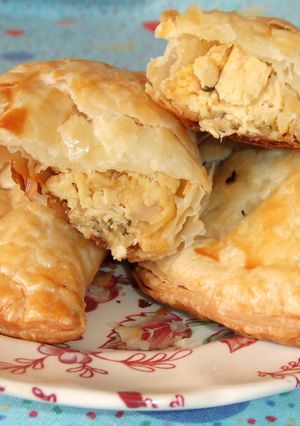 Una foto de Empanadas de pollo y queso al horno