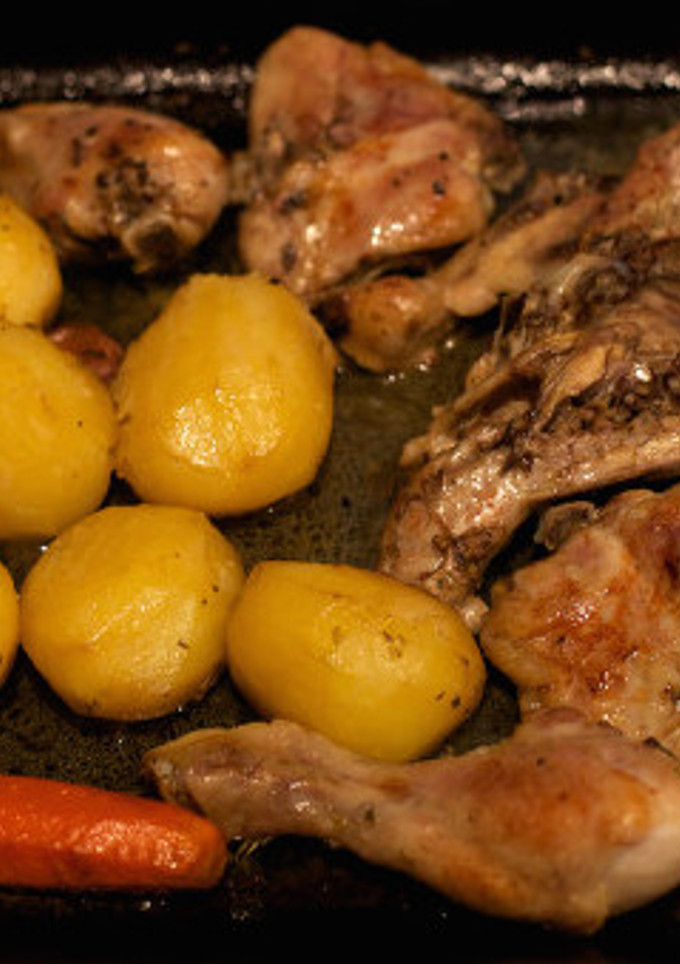 Una foto de Pollo al horno con papas
