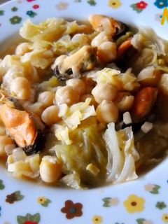 Una foto de Mejillones guisados con garbanzos y berza