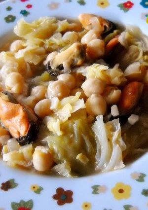 Una foto de Mejillones guisados con garbanzos y berza